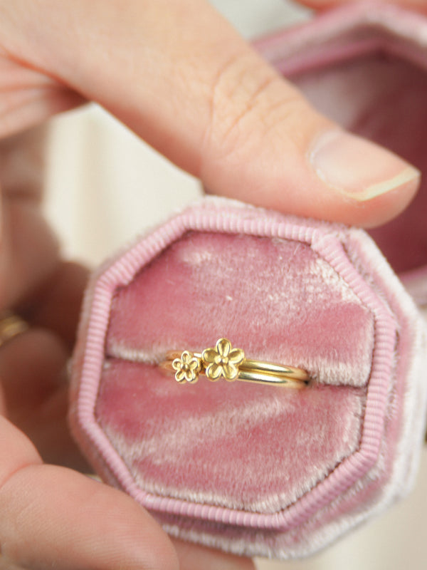How to wear jewellery at work gold blossom flower rings